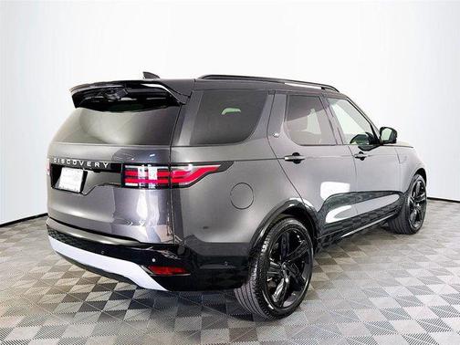 2026 Land Rover Discovery Tempest Edition