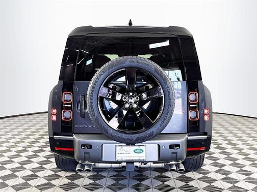 2025 Land Rover Defender P500 V8