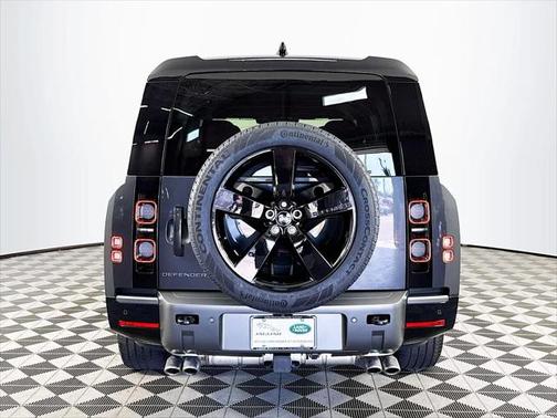 2025 Land Rover Defender P500 V8