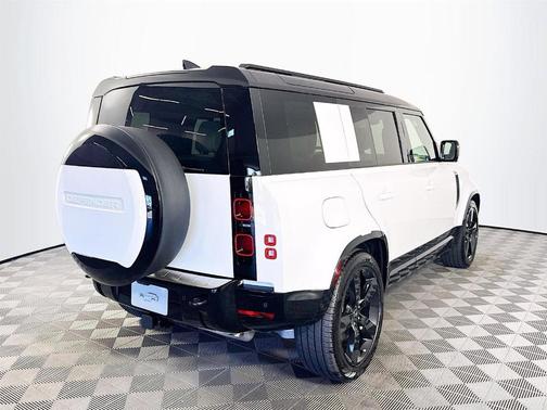 2025 Land Rover Defender P400 X-Dynamic SE