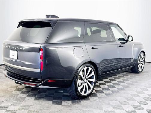 2025 Land Rover Range Rover P400 SE 7 Seat