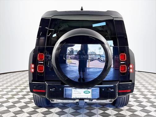 2025 Land Rover Defender P400 X-Dynamic SE