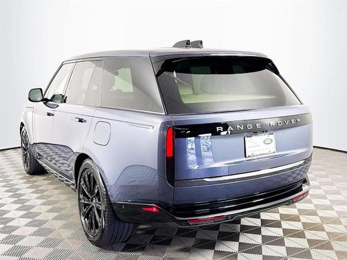 2025 Land Rover Range Rover P550e SE