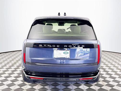 2025 Land Rover Range Rover P550e SE