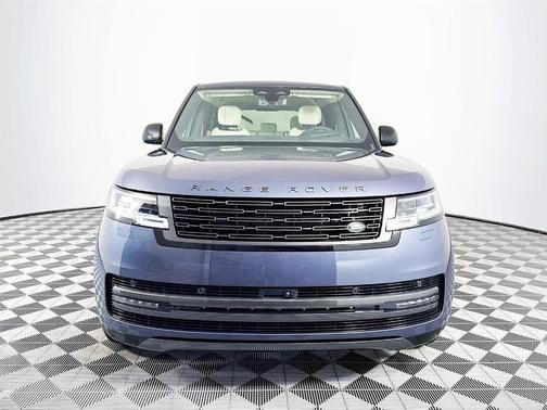2025 Land Rover Range Rover P550e SE