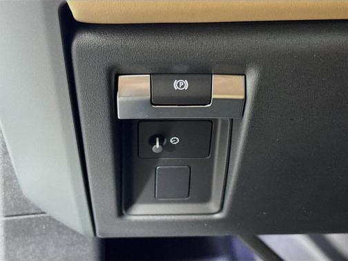 2026 Land Rover Defender S 300PS