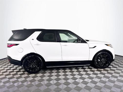 2025 Land Rover Discovery P300 Dynamic SE