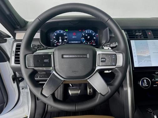 2025 Land Rover Discovery P300 Dynamic SE