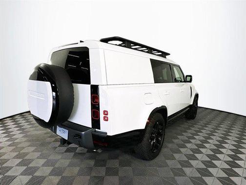 2024 Land Rover Defender P400 Outbound