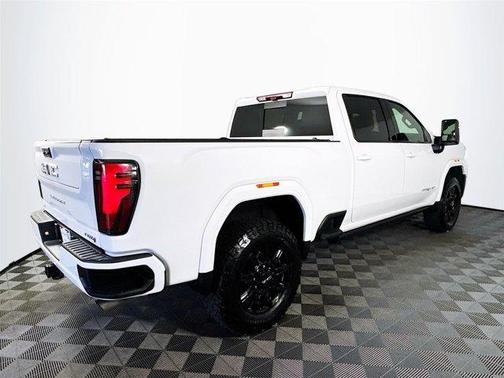 Summit White 2024 GMC Sierra 2500 AT4