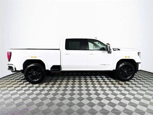 Summit White 2024 GMC Sierra 2500 AT4