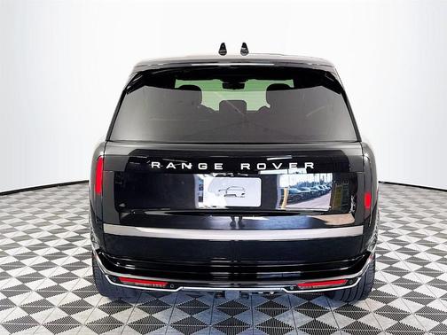 2025 Land Rover Range Rover P400 SE