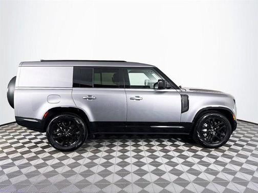 2024 Land Rover Defender P400 Outbound