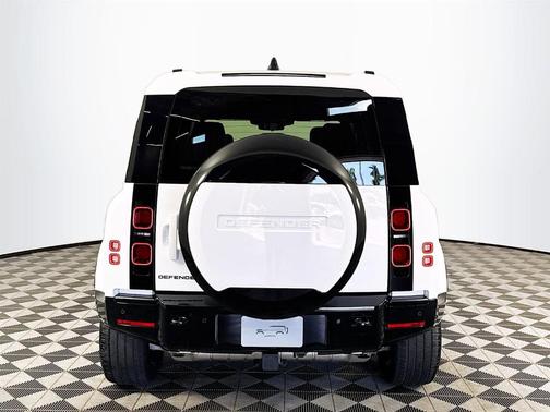 2025 Land Rover Defender P400 X-Dynamic SE