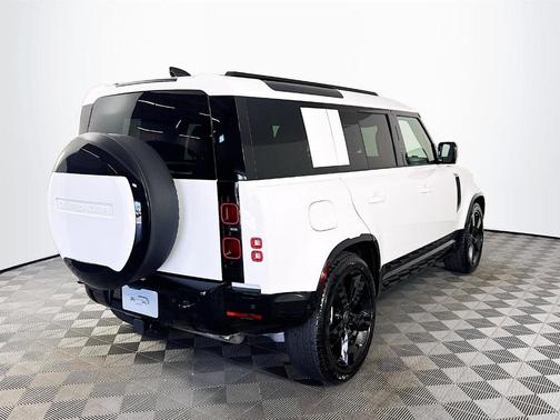 2025 Land Rover Defender P400 X-Dynamic SE