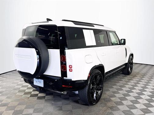 2025 Land Rover Defender P400 X-Dynamic SE