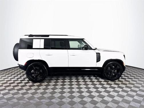 2025 Land Rover Defender P400 X-Dynamic SE