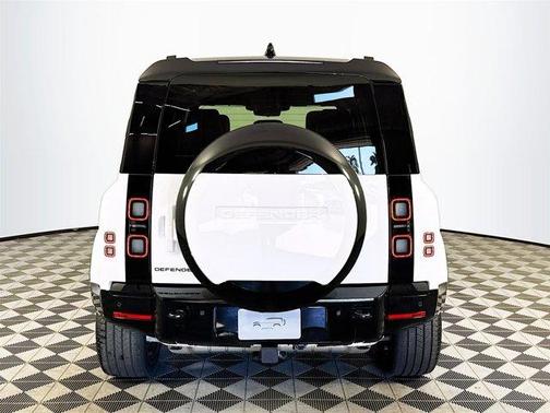 2026 Land Rover Defender 110 X-Dynamic SE