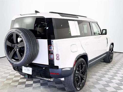 2026 Land Rover Defender S 300PS