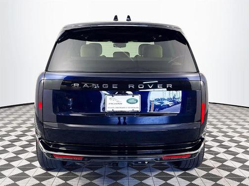 2025 Land Rover Range Rover P530 SE