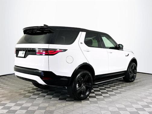 2025 Land Rover Discovery P300 Dynamic SE
