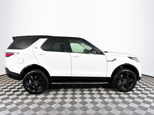 2025 Land Rover Discovery P300 Dynamic SE