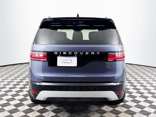 2026 Land Rover Discovery Tempest Edition