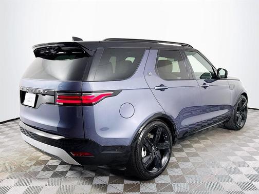 2026 Land Rover Discovery Tempest Edition
