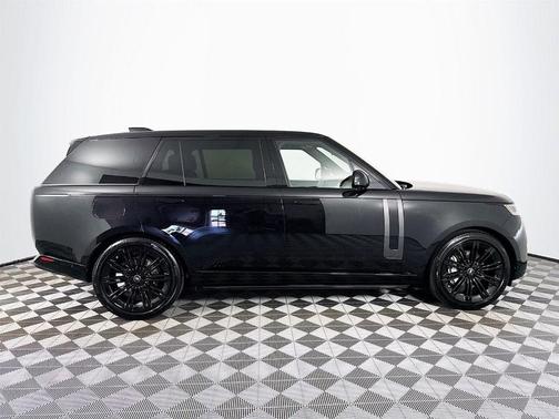 2025 Land Rover Range Rover P400 SE 7 Seat