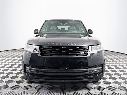 2025 Land Rover Range Rover P400 SE 7 Seat