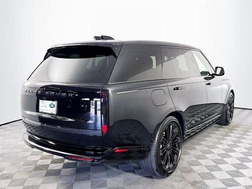 2025 Land Rover Range Rover P400 SE 7 Seat