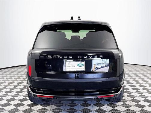 2025 Land Rover Range Rover P400 SE 7 Seat