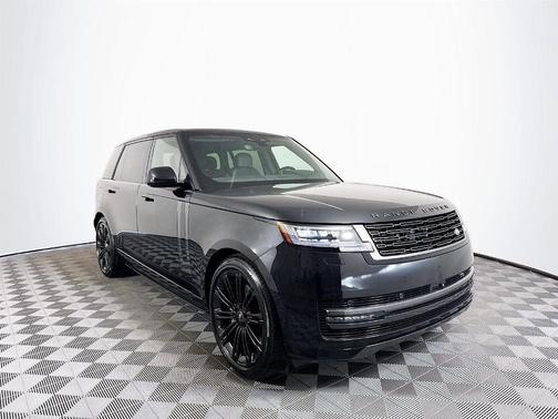 2025 Land Rover Range Rover P400 SE 7 Seat