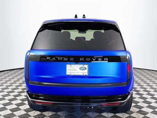 2025 Land Rover Range Rover P530 SE