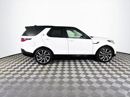2025 Land Rover Discovery P360 Dynamic SE