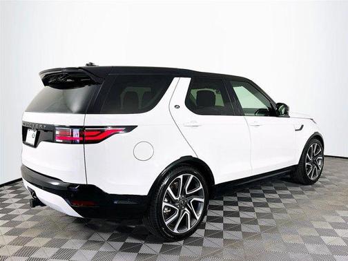 2025 Land Rover Discovery P360 Dynamic SE