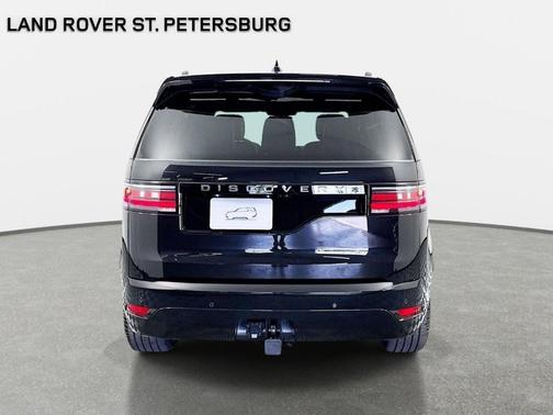 Santorini Black 2026 Land Rover Discovery Dynamic SE