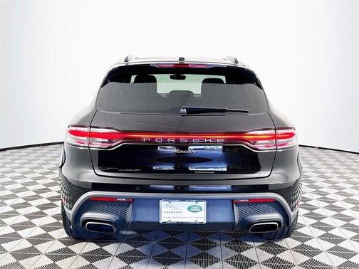 2022 Porsche Macan Base