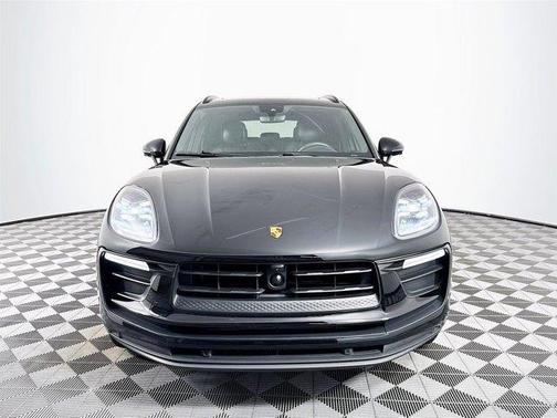 2022 Porsche Macan Base