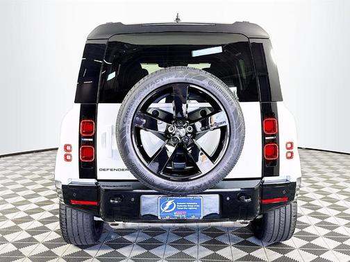 2025 Land Rover Defender P400 X-Dynamic SE