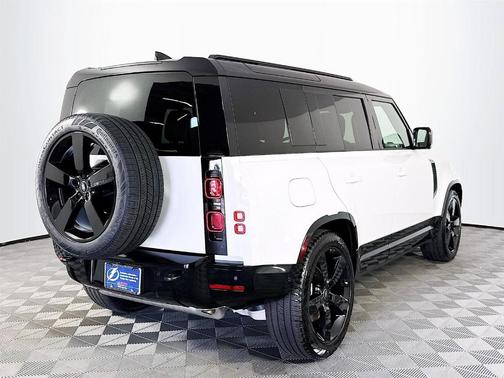 2025 Land Rover Defender P400 X-Dynamic SE