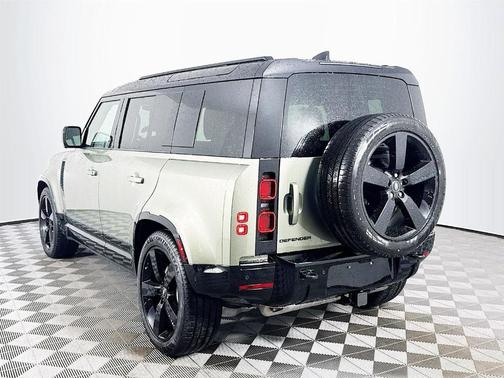 2025 Land Rover Defender P400 X-Dynamic SE