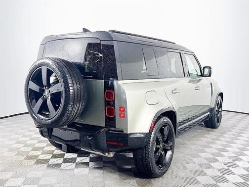 2025 Land Rover Defender P400 X-Dynamic SE