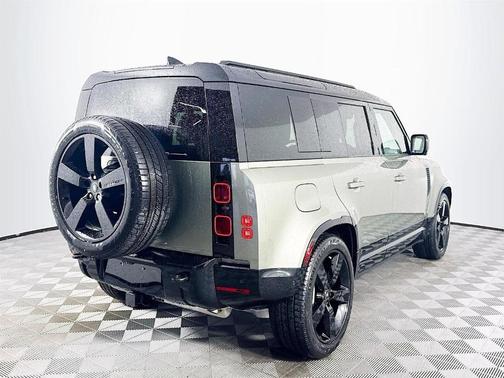 2025 Land Rover Defender P400 X-Dynamic SE