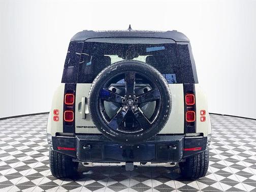 2025 Land Rover Defender P400 X-Dynamic SE