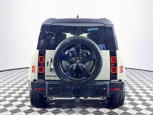 2025 Land Rover Defender P400 X-Dynamic SE