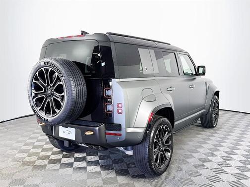 2025 Land Rover Defender OCTA EDITION ONE