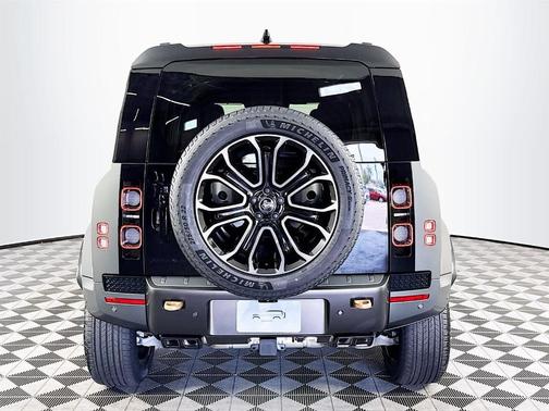 2025 Land Rover Defender OCTA EDITION ONE