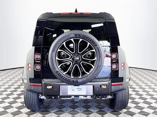 2025 Land Rover Defender OCTA EDITION ONE