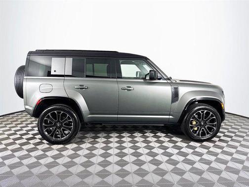 2025 Land Rover Defender OCTA EDITION ONE